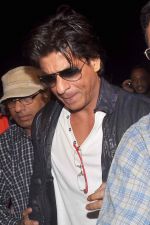 Shahrukh Khan snapped at international airport in Mumbai on 19th Jan 2012 (3).jpg